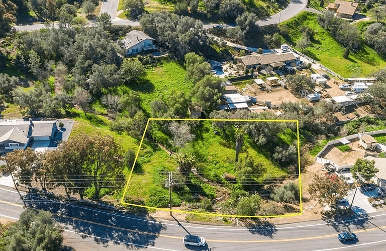 Трасиране на имотни граници